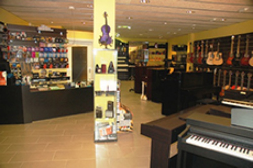 Pianos acústicos y digitales en Diesi #7, tienda de instrumentos musicales en Vic