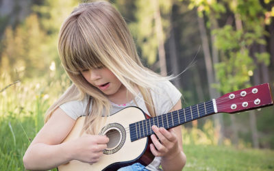 Guitarra para niños: 3 modelos de iniciación fabricados en España